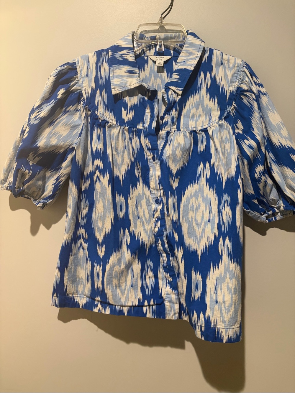 crown & ivy Blue and White Ikat Button-Front Top